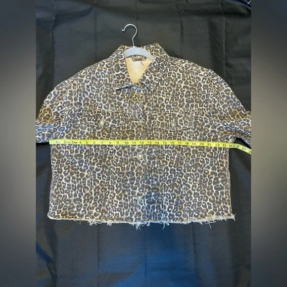 NWT Free People Cropped Leopard Denim Jacket - Size Medium Oversized - Picture 15 of 15